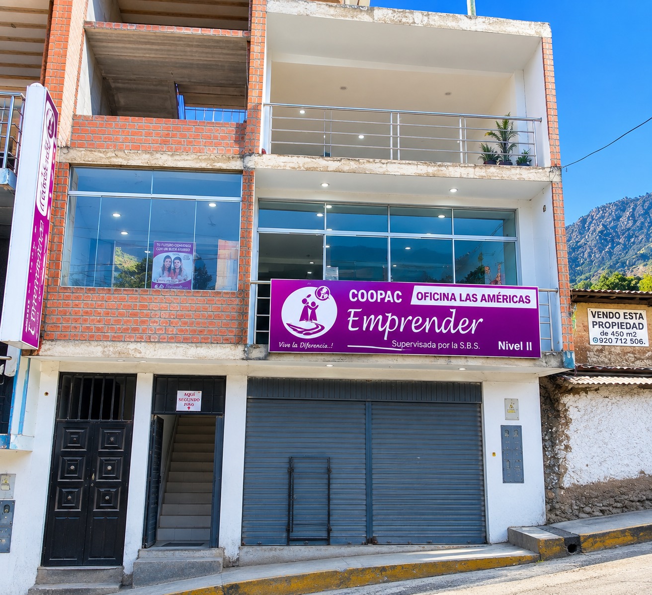 Fachada de la Oficina Las Américas de COOPAC Emprender en Abancay